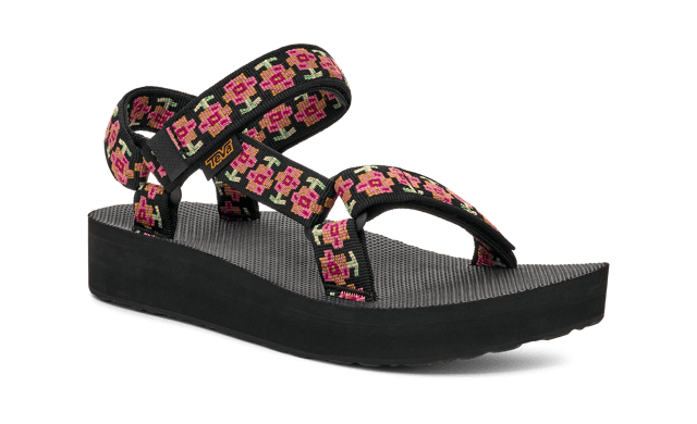 Amp up your summer with this metallic studded stunner. Cut from premium leather, our ultra-soft straps have been embellished with studs and paired with a cushy EVA footbed and roam-ready rubber sole to tackle wherever the day takes you