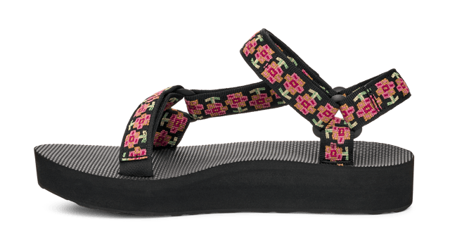 Amp up your summer with this metallic studded stunner. Cut from premium leather, our ultra-soft straps have been embellished with studs and paired with a cushy EVA footbed and roam-ready rubber sole to tackle wherever the day takes you