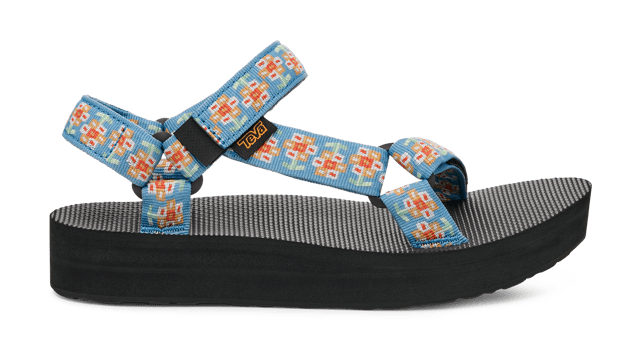 Amp up your summer with this metallic studded stunner. Cut from premium leather, our ultra-soft straps have been embellished with studs and paired with a cushy EVA footbed and roam-ready rubber sole to tackle wherever the day takes you