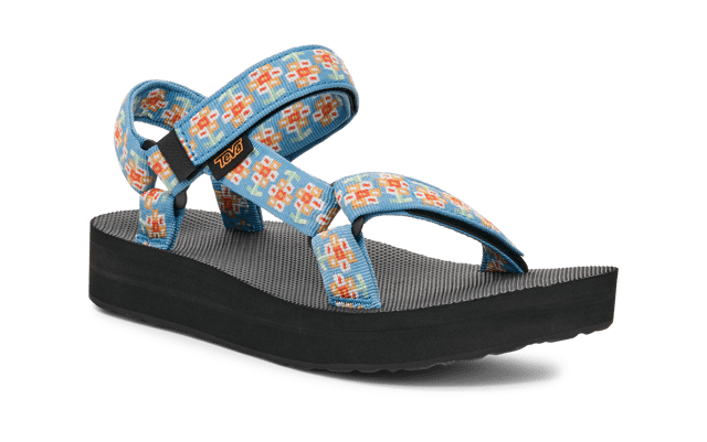 Amp up your summer with this metallic studded stunner. Cut from premium leather, our ultra-soft straps have been embellished with studs and paired with a cushy EVA footbed and roam-ready rubber sole to tackle wherever the day takes you