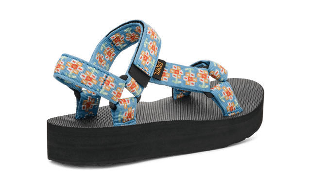 Amp up your summer with this metallic studded stunner. Cut from premium leather, our ultra-soft straps have been embellished with studs and paired with a cushy EVA footbed and roam-ready rubber sole to tackle wherever the day takes you
