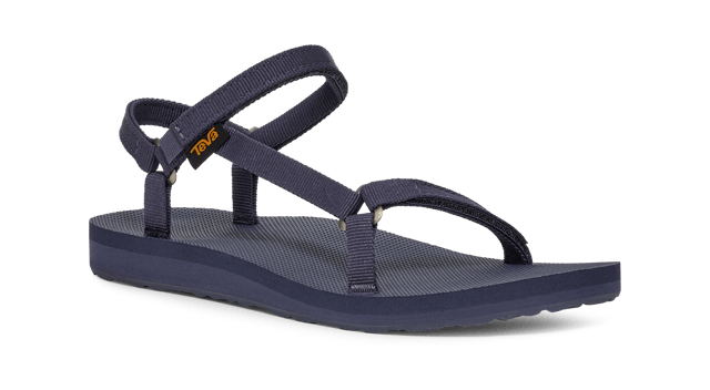 A minimalist style made for everyday wear, this silhouette cues up luxe leather straps to deliver a sleek, strappy summer sandal. A pared-back version of Teva’s timeless adventure icon, this update is ready to tackle sunshine-filled adventures.