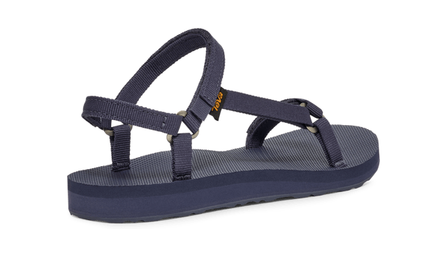 A minimalist style made for everyday wear, this silhouette cues up luxe leather straps to deliver a sleek, strappy summer sandal. A pared-back version of Teva’s timeless adventure icon, this update is ready to tackle sunshine-filled adventures.