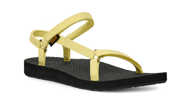 A minimalist style made for everyday wear, this silhouette cues up luxe leather straps to deliver a sleek, strappy summer sandal. A pared-back version of Teva’s timeless adventure icon, this update is ready to tackle sunshine-filled adventures.