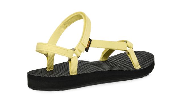 A minimalist style made for everyday wear, this silhouette cues up luxe leather straps to deliver a sleek, strappy summer sandal. A pared-back version of Teva’s timeless adventure icon, this update is ready to tackle sunshine-filled adventures.