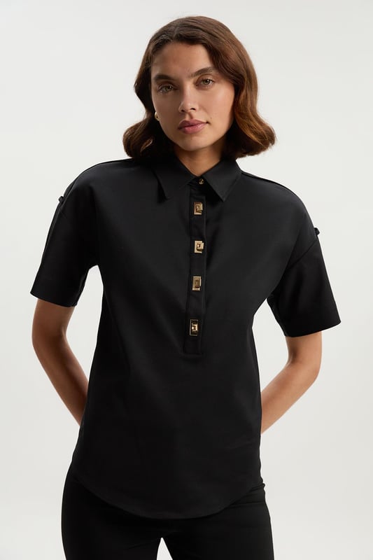 Feel formal in our shirt, with high quality cotton fabric, as well as a straight fit and short sleeves, and metallic clasp detailing down the front. Style it with anything from tailored trousers to denim jeans for looks perfect for anything from office days to dinner dates. Techno Cotton Woven Short Sleeve Hardwear Detail Shirt High Quality, Soft Cotton Fabric Flattering Straight Fit Formal Collar Accent Casual Short Sleeves Gold Clasp DetailingBrowse this seasons women's work tops or discover the full range of workwear now.Matching piece sold separately.
