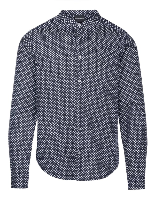 100% algodón; Camiseta Emporio Armani;  Modelo: 3H1C781N88Z F902;  Mano de obra de alta calidad;  100% algodón;  manga larga;  cuello alto;  Tapeta de siete botones;  puños deportivos;  Detalles del logotipo de Emporio Armani.