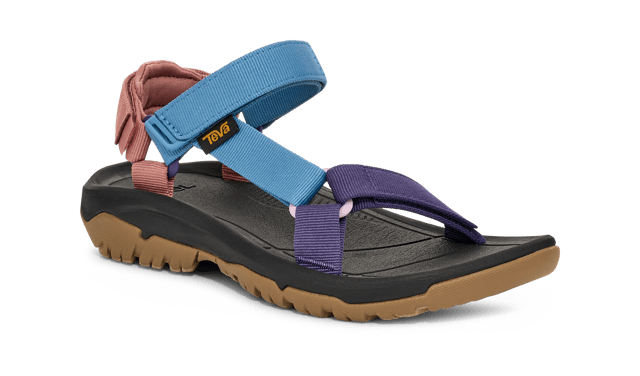 An infinitely versatile sandal, the Hurricane XLT2 is outfitted for grippy traction while keeping you comfortable. Employing 100% REPREVE® recycled polyester straps and supportive midsole, our iconic sport sandal is up for any adventure.