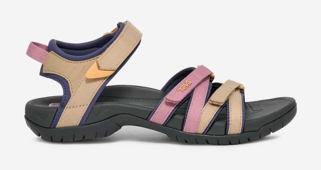 Fine tuned for your foot, the multi-purpose women’s Tirra brings crazy comfort to the adventure of your choosing.