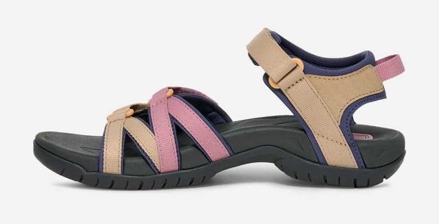 Fine tuned for your foot, the multi-purpose women’s Tirra brings crazy comfort to the adventure of your choosing.