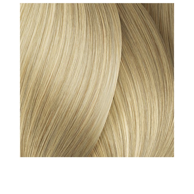 Majirel High-lift Permanent #beige 60 ml MAJIREL HIGH-LIFT #ash von L',Oréal Professionnel . Permanente Haarfarbe, inspiriert von den neuesten Trends im kühlen Blond. Holen Sie sich eisiges Blond mit MAJIREL HIGH-LIFT! Diese permanente Haarfarbe verwandelt Ihr Haar (unabhängig vom Grundton) in nur einem Schritt in Blond. Erhältlich in einer großen Auswahl an eisigen Blondtönen, von neutral bis platinblond. Die Deckkraft deckt graue Haare nicht ab, sie kann jedoch auf Haaren mit einem geringen Anteil grauer Haare angewendet werden. Die Aufhellungskraft beträgt bis zu 4,5 Nuancen. Angereichert mit dem Iogène G- und Incell-Komplex pflegt es die Haarfaser von der Wurzel bis zur Spitze, sorgt für Geschmeidigkeit und gibt eine helle und leuchtende Farbe wieder.