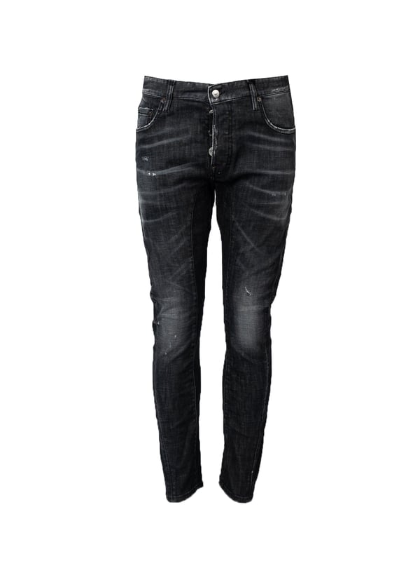 El corte ajustado de estos pantalones hace que resalten perfectamente la figura, añadiendo elegancia y confianza a quien los lleva.

Con una altura media que asegura comodidad y libertad de movimiento, combinando perfectamente confort con un look moderno.

Se abrochan con botones logotipados, que añaden carácter y una elegancia sutil, siendo también un elemento práctico y estiloso del acabado.

Con tres bolsillos en el frente y dos atrás, ofrecen mucho espacio para guardar los esenciales, manteniendo al mismo tiempo un aspecto pulcro.

Con costuras transversales en los muslos, que añaden un toque moderno, resaltando el diseño único y la precisión de la confección.

Con desgastes y un efecto de envejecido que les da un carácter único y un estilo casual, encajando perfectamente en las últimas tendencias de la moda.

Hechos de un tejido de alta calidad que asegura durabilidad y comodidad en el uso, haciendo que estos pantalones sean una pieza duradera.