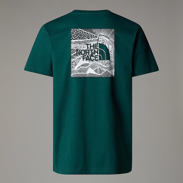 Regular fit: This garment is true to size for an easy, comfortable fit. Introduced in 2015 to celebrate the re-launch of our iconic Mountain Jacket, the Redbox Celebration T-Shirt has been so popular since then that it's become a permanent part of The North Face® collection. That's not surprising, really; being made from medium-weight 100% cotton, it's the definition of easy-going comfort. Fabric : 100% Cotton FEATURES Water-based central graphic on the back Ribbed collar TNF logo on the chest