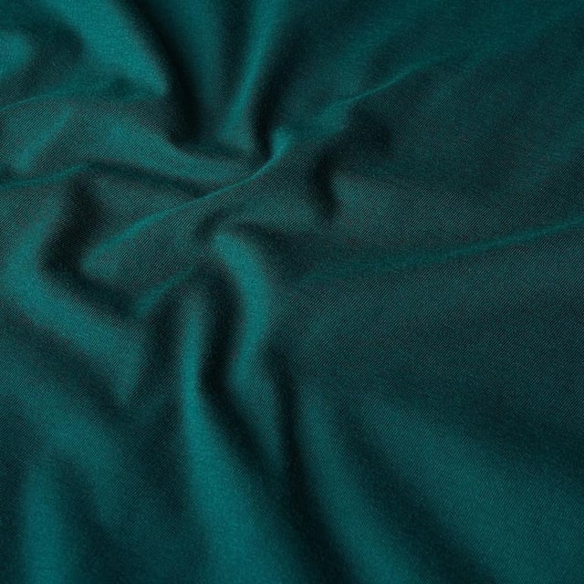Regular fit: This garment is true to size for an easy, comfortable fit. Introduced in 2015 to celebrate the re-launch of our iconic Mountain Jacket, the Redbox Celebration T-Shirt has been so popular since then that it's become a permanent part of The North Face® collection. That's not surprising, really; being made from medium-weight 100% cotton, it's the definition of easy-going comfort. Fabric : 100% Cotton FEATURES Water-based central graphic on the back Ribbed collar TNF logo on the chest