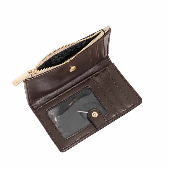 Designed for a streamlined profile, our Kennero purse opens to reveal slots for cards and receipts. Keep loose change in the zippered pocket. It's crafted in black, with a contrast tan trim and signature logo.