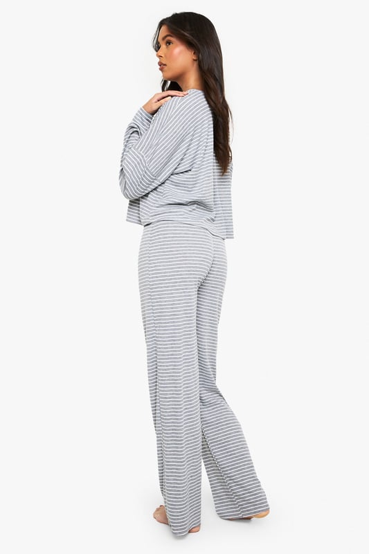 Soft jersey fabric with all-over stripe pattern for timeless loungewear appeal
        Relaxed crew neckline and long sleeves for ultimate comfort
        Cropped top design with slightly dropped shoulders for a contemporary silhouette
        Wide-leg trousers with comfortable waistband for unrestricted movement
        Coordinated two-piece set that can be styled together or separately
    
    This Boohoo loungewear set combines casual comfort with effortless style. The relaxed-fit jersey top features a modern cropped length that pairs perfectly with the matching wide-leg trousers, creating a coordinated look that's ideal for lazy weekends or working from home. The classic stripe pattern adds visual interest whilst maintaining versatility. Style with fluffy socks and your favourite oversized cardigan when temperatures drop, or wear the pieces separately to maximise your wardrobe options. The top works brilliantly with high-waisted jeans for casual outings, whilst the trousers can be paired with a fitted vest for warmer days. Perfect for those who value both comfort and style in their at-home wardrobe, this set transitions seamlessly from morning coffee to impromptu video calls without sacrificing your fashion credentials.