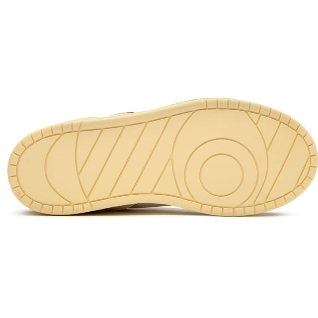 The Good News Mack trainers blend style with sustainability in a sleek white silhouette. Crafted from innovative bio plant materials and deadstock suede, these casual court shoes represent conscious fashion without compromising on aesthetics. The unique recycled rubber sole provides reliable traction, while the recycled foam insock ensures exceptional comfort throughout the day. With thoughtful details like the branded tongue and components made from agricultural waste, the Mack exemplifies Good News' commitment to eco-friendly footwear that looks as good as it feels.