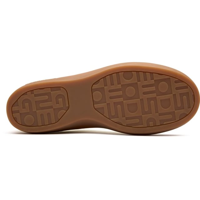 The Good News Slimer blends ethical consciousness with everyday style in these women's white court trainers. Crafted from bio plant materials with suede accents, they feature a minimalist design with a distinctive round toe shape that sets them apart from standard sneakers. The cushioned footbed and 100% recycled foam insole ensure all-day comfort, while the recycled rubber sole demonstrates Good News's commitment to sustainability. Perfect for the environmentally-minded woman who refuses to compromise on style or comfort.