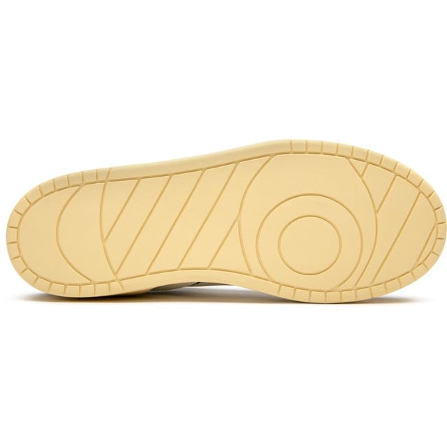 Good News steps up sustainability with the Mack trainer, a conscientious choice without compromising style. Cleverly crafted from agricultural waste and bio-vegetable materials, these white court-inspired kicks feature deadstock suede accents for a premium touch. The unique recycled rubber sole offers reliable grip, while a recycled foam insock delivers exceptional comfort. The branded tongue adds a subtle finishing touch to this vegan-friendly, eco-conscious design that proves ethical footwear can be effortlessly cool.