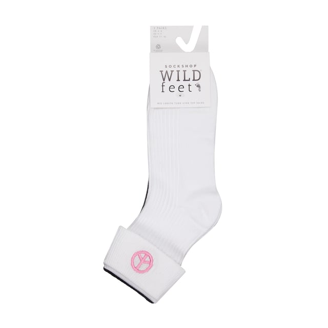 Wildfeet - Pack de 3 calcetines de lounge para mujeres con bordado: Con una variedad de opciones de motivos de bordado coloridos y puños doblados con contraste, estos tres pares de calcetines Wildfeet con diseño de vuelta tienen un gran estilo y serían un excelente regalo. Experimenta una comodidad máxima con estos calcetines suaves y transpirables, confeccionados con un tejido ligero rico en algodón que garantiza una suavidad óptima durante todo el día. La tela permite que el aire circule alrededor de tus pies, previniendo la acumulación de humedad y asegurando que tus pies se mantengan secos y cómodos incluso en los días más calurosos. Para una mayor durabilidad y resistencia, todos los pares de estos finos calcetines para mujeres tienen refuerzo en el talón y los dedos, lo que te brinda extra comodidad ya sea que estés relajándote en casa o saliendo. Wild Feet es una colección de calcetines que presenta diseños geniales, colores audaces y frases ingeniosas - ¡desde pugs y pingüinos, hasta leones y llamas! Elige entre una variedad de estilos para hombres y mujeres, desde calcetines formales hasta calcetines deportivos. ¡Incluso hay algunos estilos deportivos disponibles! Hay 2 diseños para elegir: Corazón o Paz. Vienen en una talla única para mujeres 4-8 UK, están hechos de 71% algodón, 26% poliéster, 3% elastano y son lavables a máquina. Detalles adicionales del producto: Calcetines de lounge Wildfeet para mujeres, con diseño de vuelta, fibras ricas en algodón, 3 pares por paquete, pierna acanalada, una gran idea de regalo, patrones bordados, suaves y transpirables, talla única: 4-8 UK, lavables a máquina.