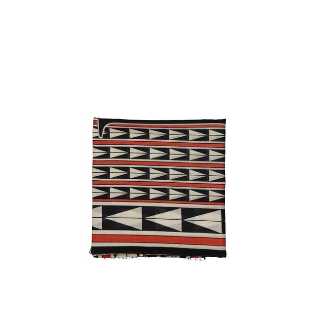 Composition: 100% Wool  

Fringe finish
Hand wash
Contrast logo detail
Geometrical pattern
Length 200 cm
Height 70 cm
Made in  Italy
Gender: WOMEN
Product code: 6L7020 SP532_4
Barcode: 8051164242593
Code: ACC LN 2 SV SS24 11100
 Measurments:  length: 2000 mm height: 700 mm