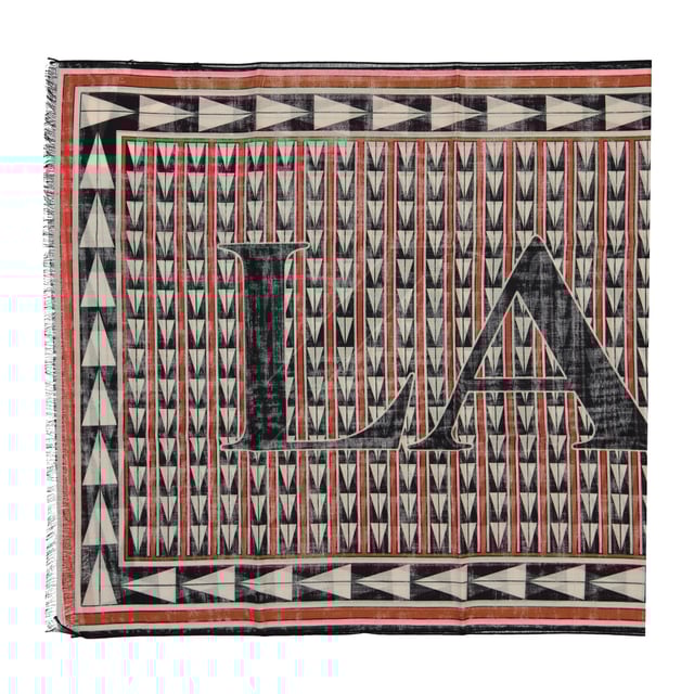 Composition: 100% Wool  

Fringe finish
Hand wash
Contrast logo detail
Geometrical pattern
Length 200 cm
Height 70 cm
Made in  Italy
Gender: WOMEN
Product code: 6L7020 SP532_4
Barcode: 8051164242593
Code: ACC LN 2 SV SS24 11100
 Measurments:  length: 2000 mm height: 700 mm