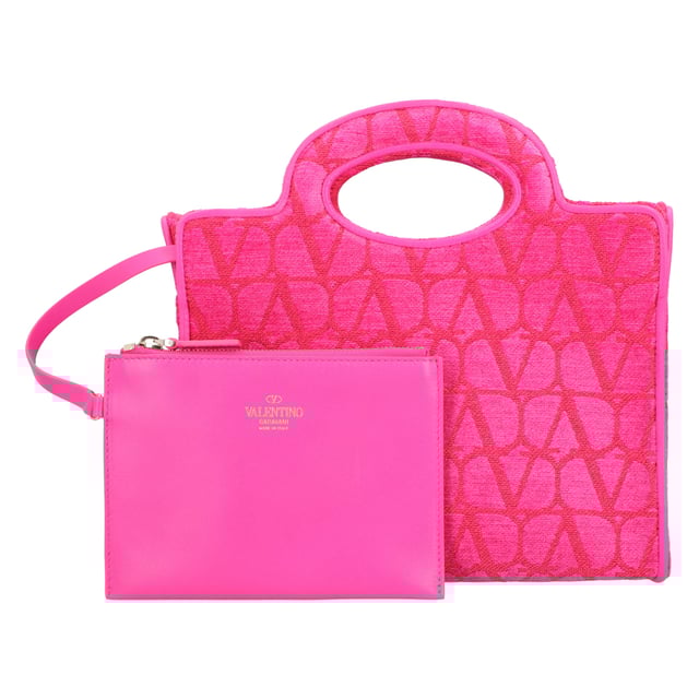 - Dimensions: Width: 35.5 cm, Height: 28 cm, Depth: 14 cm, Strap: 48 cm, Handle: 5.5 cm
- VLogo print
- Removable interior pocket
- Rigid handles and removable shoulder strap
- Platinum finish metal parts
- Made in Italy Measurments:  width: 355 mm height: 280 mm strap length: 480 mm handle drop: 55 mm