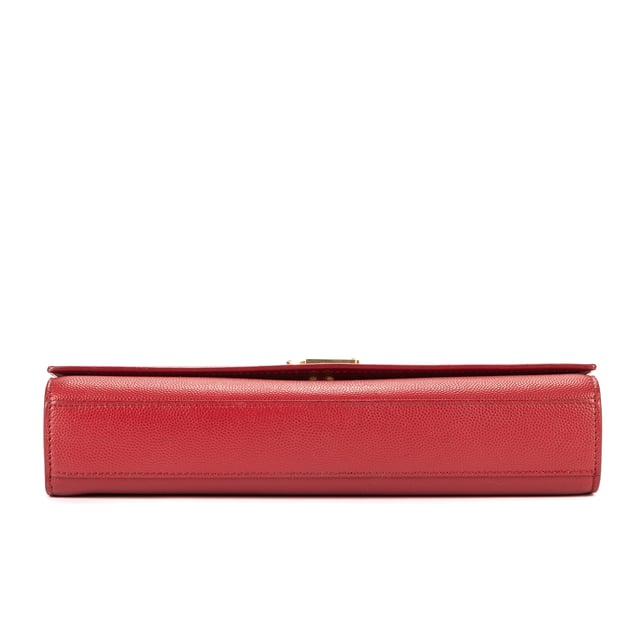 Yves Saint Laurent Bolsas Kate Medium Bolso bandolera en Borgoña Piel de becerro y Oro hardware. El producto esta en Perfectas Condiciones (AA).
  Dimensiones: 24x15x5 cm 
  Accesorios incluidos: None
  Notas de Hardware: Arañazos
  BrandCo Paris encuentra artículos raros y en las mejores condiciones a precios increíbles. ¡Vale la pena tener paciencia! Compra con confianza: todos los artículos de BrandCo Paris son seleccionados y autenticados cuidadosamente por nuestro equipo de expertos.
  Todos los artículos vienen con un certificado de autenticidad y un embalaje entregado por BrandCo Paris.
  Tabla de clasificación de la condición del artículo
  N (como nuevo)
  AA (perfecto estado)
  A (excelente estado)
  AB (muy buen estado)
  B (bueno/regular)