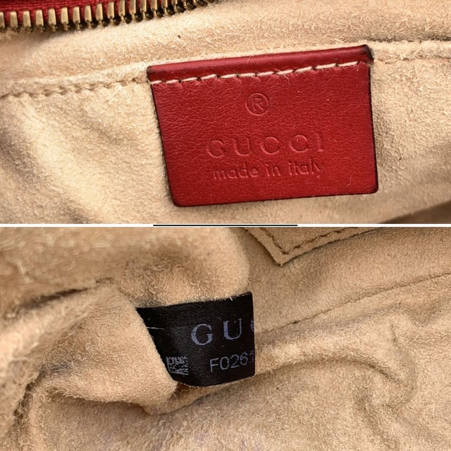 Empfohlener Verkaufspreis
Diese wunderschöne Tasche wird mit einem Qualitätzertifikat von Entrupy geliefert. Das Zertifikat wird ohne weitere Kosten zur Verfügung gestellt. Tauchen Sie ein in zeitlose italienische Eleganz mit dieser kleinen Gucci GG Marmont Schultertasche – ein begehrtes Symbol aus der gefeierten Marmont-Linie des Hauses. Die Tasche aus weichem rotem Matelassé-Leder zeigt das charakteristische Chevron-Motiv von Gucci, das dezent durch ein aufgenähtes GG-Logo auf der Rückseite unterbrochen wird – eine diskrete Anspielung auf das geschichtsträchtige Erbe der Marke. Auf der Vorderseite verleiht das goldfarbene GG-Emblem genau den richtigen Hauch von kühnem Luxus, während der Reißverschluss oben die schlanke, strukturierte Silhouette bewahrt. Der verstellbare Kettenriemen aus Leder und goldfarbenem Metall ermöglicht vielseitige Tragemöglichkeiten – tragen Sie die Tasche über der Schulter oder crossbody für freie Hände. Im Inneren beherbergt ein weiches Mikrofaserfutter mit wildlederähnlicher Textur eine praktische Seitentasche, und das Markenetikett „Gucci – Made in Italy“ mit der Seriennummer auf der Rückseite bestätigt ihre Qualität. Ein moderner Klassiker mit Vintage-Charme: Diese GG Marmont Small ist ein Stück, das seine eigene Geschichte erzählt – eine, die Sie gerne weiterschreiben. Zustandsbewertung: B – SEHR GUTER ZUSTAND. Zustandsdetails: Wenig getragen. Minimale Gebrauchsspuren am Innenfutter. Etwas dunkle Stellen und Flecken am Innenfutter. Bitte sehen Sie sich die Fotos sorgfältig an und fragen Sie nach, wenn Sie weitere Details benötigen oder Fragen haben. Maße (cm): Tiefe: 6,4 Höhe: 12,7 Länge: 24,1 Weitere Details: Staubbeutel? Nein Schlüssel? Nein Box? Nein Maße: Breite: 64 mm Länge: 241 mm Höhe: 127 mm