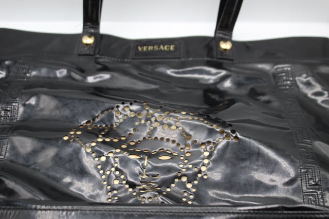 VINTAGE, RRP AS NEW
LARGE PEATENT LEATHER SHOULDER BAG
 PATENT LEATHER SHOULDER BAG
LOUBOUTIN BALLERINA CLUTCH WITH CHAIN. SHOWS VERY LIGHT SIGNS OF USE ON THE OUTSIDE, AND SIGNS OF WEAR ON THE INSIDE LINING.
Dimension: 370x110x330
SKU: 27762 / RFLT0018 / RFLT0018 
Versace PATENT LEATHER SHOULDER BAG
Color: black | black
Material: Leather | Patent calf leather
Condition: good
Size: One Size
Sign of wear: Yes
SKU: 399434 / OVSBBA027762W / RFLT0018 
Dimensions:  Length: 370 mm, Width: 110 mm, Height: 330 mm