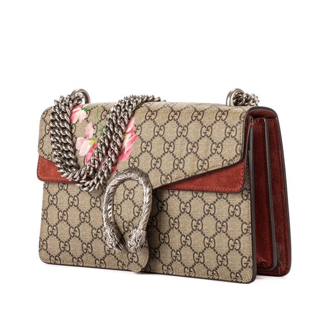Gucci Tassen Blooms Dionysus Small Schoudertas in de Beige/Bourgondië Gecoat canvas in de Zilver  hardware. Het product is in In Uitstekende Staat (A).
  Afmetingen: 27x16x6 cm 
  Inclusief accessoires: None
  Opmerkingen over de binnenkant: Verkleurd suède met een rokerige geur
Opmerkingen over de hardware: Krassen
  BrandCo Paris vindt zeldzame artikelen in de beste staat voor ongelooflijke prijzen. Het is de moeite waard om geduldig te zijn! Koop met vertrouwen: alle artikelen van BrandCo Paris worden zorgvuldig geselecteerd en geverifieerd door ons team van experts.

  Alle artikelen worden geleverd met een certificaat van echtheid en verpakt door BrandCo Paris.

  Classificatietabel voor de conditie van het artikel:

  N (als nieuw)
  AA (perfecte staat)
  A (uitstekende staat)
  AB (zeer goede staat)
  B (goede/redelijke staat)