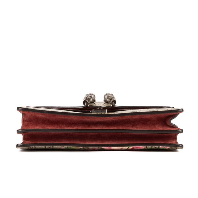 Gucci Tassen Blooms Dionysus Small Schoudertas in de Beige/Bourgondië Gecoat canvas in de Zilver  hardware. Het product is in In Uitstekende Staat (A).
  Afmetingen: 27x16x6 cm 
  Inclusief accessoires: None
  Opmerkingen over de binnenkant: Verkleurd suède met een rokerige geur
Opmerkingen over de hardware: Krassen
  BrandCo Paris vindt zeldzame artikelen in de beste staat voor ongelooflijke prijzen. Het is de moeite waard om geduldig te zijn! Koop met vertrouwen: alle artikelen van BrandCo Paris worden zorgvuldig geselecteerd en geverifieerd door ons team van experts.

  Alle artikelen worden geleverd met een certificaat van echtheid en verpakt door BrandCo Paris.

  Classificatietabel voor de conditie van het artikel:

  N (als nieuw)
  AA (perfecte staat)
  A (uitstekende staat)
  AB (zeer goede staat)
  B (goede/redelijke staat)
