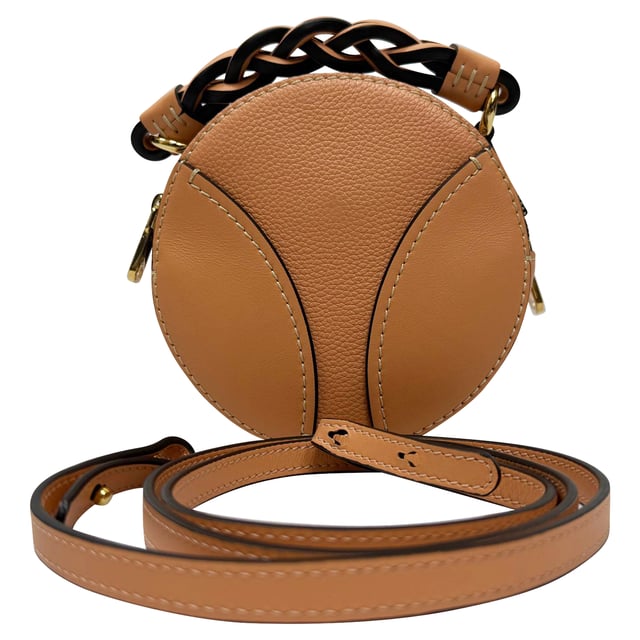 VINTAGE, RRP AS NEW
The Chloé Mini Daria Round Shoulder Bag in Brown Leather combines artisanal craftsmanship with a modern silhouette, featuring braided top handles and rich, supple leather. Compact yet refined, it’s perfect for carrying your essentials in everyday elegance. **Style tip:** Wear it crossbody with a flowy boho dress and ankle boots for a relaxed weekend look, or pair with tailored separates to add a touch of earthy sophistication.

 Chloé Mini Daria Round Shoulder Bag in Brown Leather

Condition: Excellent
Signs of wear: No visible signs of wear
Packaging: None
Color: Brown
Material: Leather | leather
Size: One Size | One Size
Measurements: Handle drop: 190 mm; Strap length: 1100 mm; Width 60 mm Height 150 mm Length 150 mm
SKU: TONPUGBBA524164M