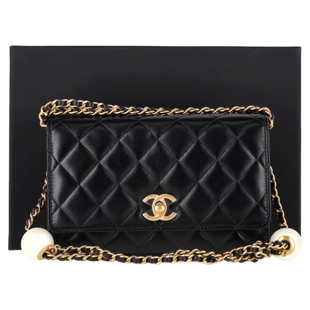 VINTAGE, RRP AS NEW
The Chanel Pearl Crush Mini Wallet on Chain in black diamond-quilted lambskin offers the perfect fusion of luxury and function. This coveted WOC features an adjustable leather-threaded gold chain, an aged gold CC turn-lock, and the signature “pearl” detail slider, allowing you to wear it long, short, or as a clutch. Inside, discover a gold-toned interior with card slots, a zip compartment, and space for essentials—all in one compact, statement piece.


Chanel Quilted CC Pearl Crush Mini Wallet on Chain in Black Lambskin Leather
Condition: Excellent
Signs of wear: No retail tag, No visible sign of wear., 
Packaging: None
Color: black
Material: Leather | Lambskin leather
Size: One Size | One Size
Measurements: Width: 30; Height: 130; Length: 190
SKU: MRPPUGBBA506535W