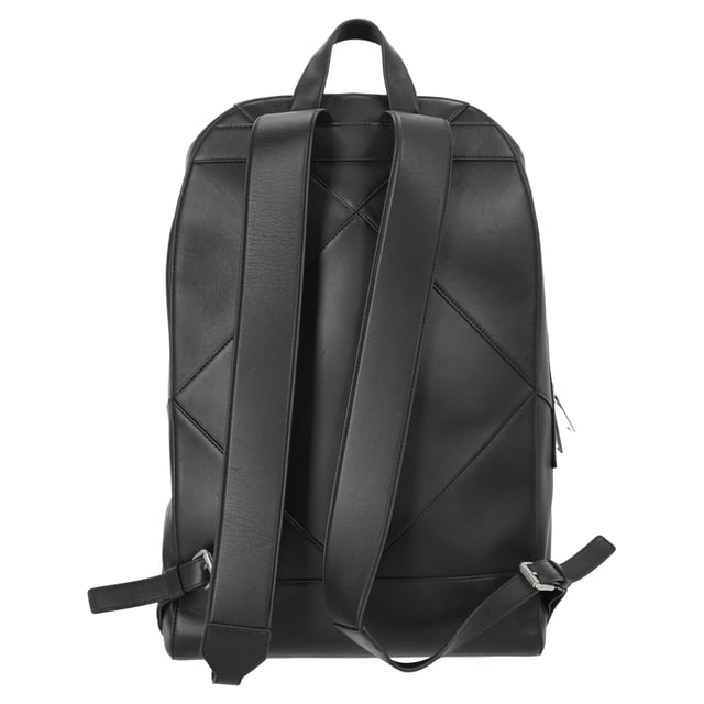 VINTAGE, RRP AS NEW
 Crafted from premium black leather, the Bottega Veneta Intrecciato Backpack showcases the brand’s iconic woven design for a look that’s both timeless and distinctive. With a sleek silhouette and functional compartments, it effortlessly combines luxury with everyday practicality. Pair it with a tailored coat and clean sneakers for a refined, urban look.

Bottega Veneta Intrecciato Backpack in Black Leather

Condition: Excellent
Signs of wear: No retail tag, No visible sign of wear., 
Packaging: Dust bag
Color: Black
Material: Leather | leather
Size: One Size | One Size
Measurements: Width: 200; Height: 480; Length: 310
SKU: MRPPUDEBA508311M