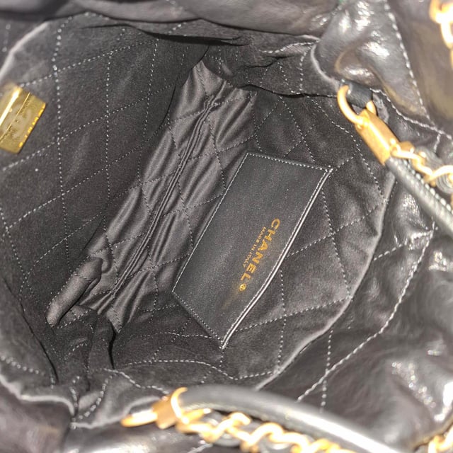 VINTAGE, RRP AS NEW
The Chanel 22 Quilted Mini Bag in Black Shiny Calfskin is the ultimate fusion of heritage and modernity. Crafted in supple diamond-stitched calfskin and finished with aged gold hardware, this mini marvel exudes effortless Parisian chic. The iconic Chanel logo, leather-threaded chain strap, and medallion charm lend a luxurious touch to a piece that’s both light and bold in personality.


Chanel 22 Quilted Mini Hobo Bag in Black Shiny Calfskin Leather
Condition: Excellent
Signs of wear: No retail tag, No visible sign of wear., 
Packaging: None
Color: black
Material: Leather | leather
Size: One Size | One Size
Measurements: Width: 70; Height: 190; Length: 230
SKU: NAPPUGBBA512640W