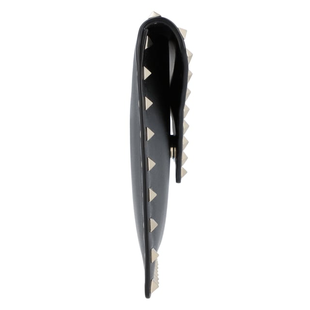- Rockstud pouch
- Platinum-finish studs
- Magnetic clasp closure
- Made In Italy
- SS24
- Calfskin
- Dimensions: Width: 22.5cm, Height: 15.5cm Measurments:  width: 225 mm height: 155 mm