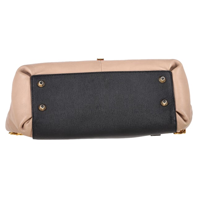 VINTAGE, RRP AS NEW
The Lanvin Large Partition Chain Shoulder Bag in beige and black leather blends timeless elegance with modern functionality, featuring a structured silhouette and gleaming gold-tone chain strap. Its spacious, multi-compartment interior makes it perfect for staying organized in style. **Style tip:** Carry it with a neutral-toned trench and wide-leg trousers for a sophisticated, city-chic look that transitions effortlessly from day to night.

 Lanvin Large Partition Chain Shoulder Bag in Beige and Black Leather

Condition: Excellent
Signs of wear: No retail tag, No visible sign of wear., 
Packaging: None
Color: Beige
Material: Leather |  leather
Size: One Size | One Size
Measurements: Width: 110; Height: 180; Length: 330; Handle drop: 280; Strap length: 0
SKU: NAPPUGBBA524340W