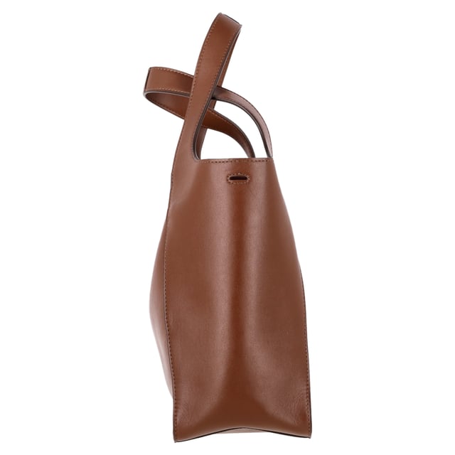 VINTAGE, RRP AS NEW
Ethical luxury at its finest, the Stella McCartney Handle Bag in Brown Vegan Leather is a testament to the brand’s unwavering commitment to sustainability and style. Expertly crafted from eco-conscious vegan leather, this structured tote is designed with minimalist lines and subtle sophistication. The rich brown hue complements its twin top handles, while a detachable shoulder strap offers hands-free versatility for life on the go.


Stella McCartney Handle Bag in Brown Vegan Leather 
Condition: very good
Signs of wear: light wear one exterior
Packaging: None
Color: Brown 
Material: faux leather
Size: One Size | One Size
Measurements: Width: 120; Height: 230; Length: 300; Handle drop: 160; Strap length: 0
SKU: NAPPUGBBA493422W
