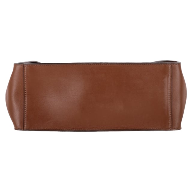 VINTAGE, RRP AS NEW
Ethical luxury at its finest, the Stella McCartney Handle Bag in Brown Vegan Leather is a testament to the brand’s unwavering commitment to sustainability and style. Expertly crafted from eco-conscious vegan leather, this structured tote is designed with minimalist lines and subtle sophistication. The rich brown hue complements its twin top handles, while a detachable shoulder strap offers hands-free versatility for life on the go.


Stella McCartney Handle Bag in Brown Vegan Leather 
Condition: very good
Signs of wear: light wear one exterior
Packaging: None
Color: Brown 
Material: faux leather
Size: One Size | One Size
Measurements: Width: 120; Height: 230; Length: 300; Handle drop: 160; Strap length: 0
SKU: NAPPUGBBA493422W