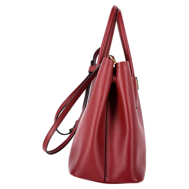 VINTAGE, RRP AS NEW
The Prada Double Handle Tote in rich Cerise red Saffiano leather (BN2775) is the perfect blend of sophistication and function. Crafted from iconic cross-hatched Saffiano leather, it features rolled top handles, gold-tone logo detailing, and a spacious, dual-compartment interior with a center snap pocket—ideal for organizing work or daily essentials. Its structured silhouette makes it a timeless, go-anywhere companion.


Prada Double Handle Tote Bag in Red Saffiano Leather
Condition: Excellent
Signs of wear: No retail tag, No visible sign of wear., 
Packaging: Dust bag
Color: Red 
Material: Leather | leather
Size: One Size | One Size
Measurements: Width: 150; Height: 240; Length: 340; Handle drop: 120; Strap length: 1200
SKU: NAPPUGBBA506565W