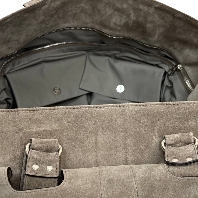 VINTAGE, RRP AS NEW
Elevate your travel style with the Brunello Cucinelli Weekend Bag, expertly crafted in supple grey suede for a luxurious yet laid-back aesthetic. Its spacious interior and refined detailing make it the perfect companion for effortless weekend getaways. **Style Tip:** Pair it with a wool overcoat and leather sneakers for a polished, jet-set-ready look.

 Brunello Cucinelli Weekend Bag in Grey Suede

Condition: Very good
Signs of wear: Lightly used but very well maintained. Minor creasing, light worn corners, light scratches., Minor sign of wear or markings.
Packaging: Dust bag
Color: Grey
Material: Suede | suede
Size: One Size | One Size
Measurements: Handle drop: 550 mm; Strap length: 860 mm
SKU: MRPPUGBBA508690M