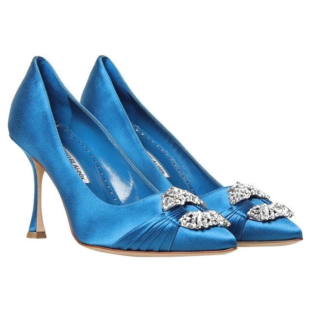 Material: 100 % Seide

Innenmaterial: Leder
Innensohle: Leder
Sohle: Leder
Spitze Zehenpartie
Marken-Innensohle
Absatzhöhe: 9 cm
Schlupfschuh
Stilettoabsatz
Runde Kristallschnalle
Hergestellt in Italien
Geschlecht: DAMEN
Produktcode: 4231783_4055
Code: SHO OH 2 PM FW24 11868