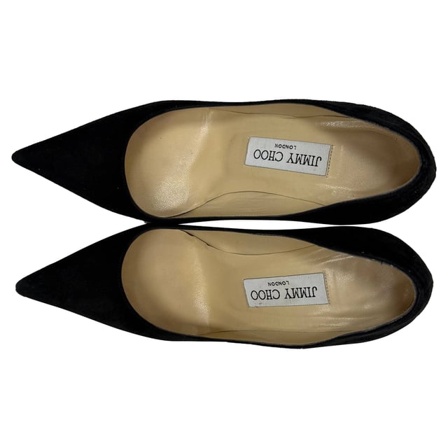 VINTAGE, RRP AS NEW
Timeless and chic, the **Jimmy Choo Agnes Pointed Pumps** in black suede are a wardrobe essential, offering a sleek silhouette and refined elegance. With a sharply pointed toe and slender heel, they seamlessly transition from office to evening. **Styling Tip:** Wear them with a tailored suit for a powerful professional look, or pair with a little black dress for classic, understated glamour.

 Jimmy choo Agnes Pointed Pumps in Black Suede

Condition: Very good
Signs of wear: Lightly used but very well maintained. Minor mark at soles & creasing, light scuffing at the soles and heels.
Packaging: Box
Color: Black
Material: Suede | suede
Size: EU | 35.5
Measurements: Heel height: 90 mm; Insole length: 250 mm
SKU: TONPUGBSH518673M