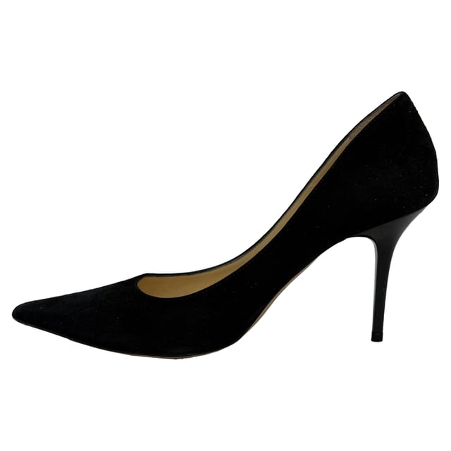 VINTAGE, RRP AS NEW
Timeless and chic, the **Jimmy Choo Agnes Pointed Pumps** in black suede are a wardrobe essential, offering a sleek silhouette and refined elegance. With a sharply pointed toe and slender heel, they seamlessly transition from office to evening. **Styling Tip:** Wear them with a tailored suit for a powerful professional look, or pair with a little black dress for classic, understated glamour.

 Jimmy choo Agnes Pointed Pumps in Black Suede

Condition: Very good
Signs of wear: Lightly used but very well maintained. Minor mark at soles & creasing, light scuffing at the soles and heels.
Packaging: Box
Color: Black
Material: Suede | suede
Size: EU | 35.5
Measurements: Heel height: 90 mm; Insole length: 250 mm
SKU: TONPUGBSH518673M