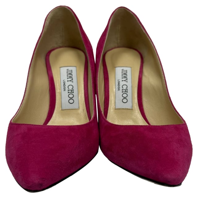 VINTAGE, RRP AS NEW
Soft and elegant, the **Jimmy Choo Romy Pointed Pumps** in pink suede bring a touch of romance to any look with their plush texture and graceful silhouette. The classic pointed toe and slim heel offer timeless sophistication, ideal for both formal and everyday styling. **Styling Tip:** Pair them with a floral midi dress or cropped trousers in neutral tones to let the delicate blush hue stand out beautifully.

 Jimmy Choo Romy Pointed Pumps in Pink Suede

Condition: Very good
Signs of wear: Lightly used but very well maintained. Minor mark at soles & creasing, light scuffing at the soles and heels.
Packaging: Box
Color: Pink 
Material: Suede | suede
Size: EU | 35.5
Measurements: Heel height: 85 mm; Insole length: 250 mm
SKU: TONPUGBSH518672W