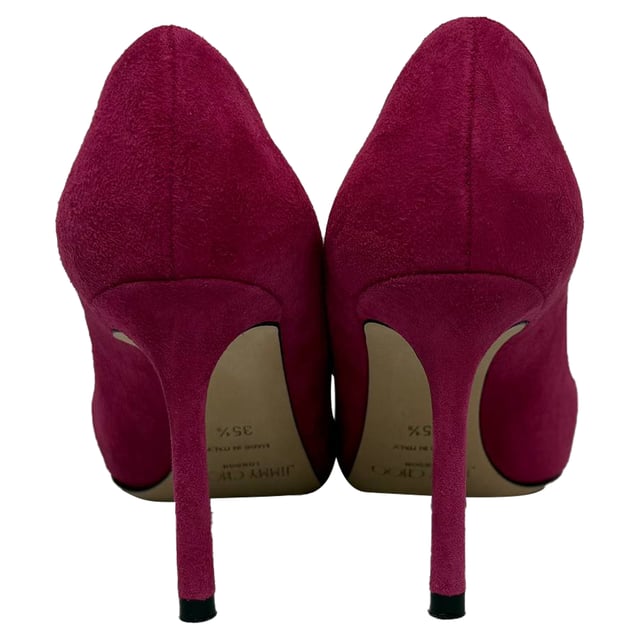 VINTAGE, RRP AS NEW
Soft and elegant, the **Jimmy Choo Romy Pointed Pumps** in pink suede bring a touch of romance to any look with their plush texture and graceful silhouette. The classic pointed toe and slim heel offer timeless sophistication, ideal for both formal and everyday styling. **Styling Tip:** Pair them with a floral midi dress or cropped trousers in neutral tones to let the delicate blush hue stand out beautifully.

 Jimmy Choo Romy Pointed Pumps in Pink Suede

Condition: Very good
Signs of wear: Lightly used but very well maintained. Minor mark at soles & creasing, light scuffing at the soles and heels.
Packaging: Box
Color: Pink 
Material: Suede | suede
Size: EU | 35.5
Measurements: Heel height: 85 mm; Insole length: 250 mm
SKU: TONPUGBSH518672W