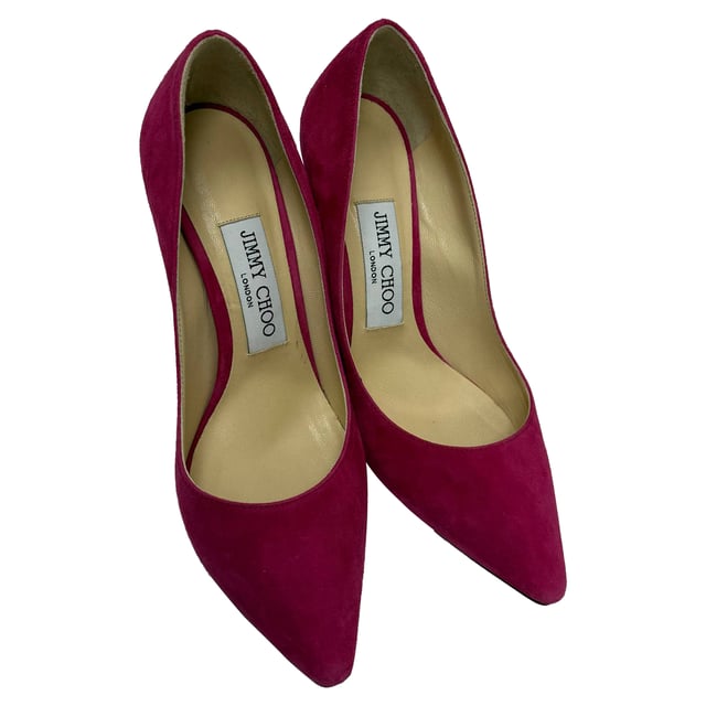 VINTAGE, RRP AS NEW
Soft and elegant, the **Jimmy Choo Romy Pointed Pumps** in pink suede bring a touch of romance to any look with their plush texture and graceful silhouette. The classic pointed toe and slim heel offer timeless sophistication, ideal for both formal and everyday styling. **Styling Tip:** Pair them with a floral midi dress or cropped trousers in neutral tones to let the delicate blush hue stand out beautifully.

 Jimmy Choo Romy Pointed Pumps in Pink Suede

Condition: Very good
Signs of wear: Lightly used but very well maintained. Minor mark at soles & creasing, light scuffing at the soles and heels.
Packaging: Box
Color: Pink 
Material: Suede | suede
Size: EU | 35.5
Measurements: Heel height: 85 mm; Insole length: 250 mm
SKU: TONPUGBSH518672W