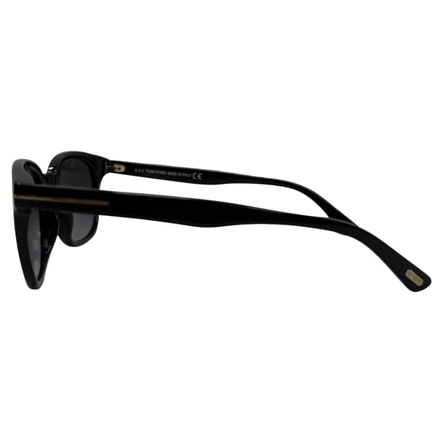 VINTAGE, RRP AS NEW
 The **Tom Ford Frank Square-Frame Sunglasses in black acetate** present a bold, structured silhouette with sleek lines and a signature T-accent at the temples—effortlessly exuding modern charisma and designer flair. Their high-grade acetate frame ensures both durability and luxurious polish, while the tinted lenses offer full UV protection and a refined, mysterious edge. Style them with a tailored navy blazer, crisp white shirt, and dark denim—or pair with a black leather jacket and slim chinos for a sharp, confident look that transitions seamlessly from day to night.

Tom Ford Frank Square-Frame Sunglasses in Black Acetate

Condition: Excellent
Signs of wear: No visible signs of wear
Packaging: None
Color: Black
Material: Plastic
Size: One Size | One Size
Measurements: Frame width 140 mm Height 150 mm
SKU: MRPPUGBAC511293W
