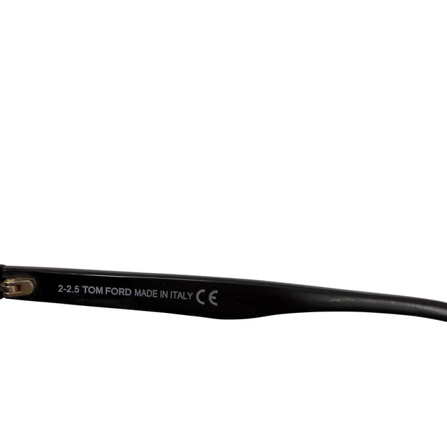 VINTAGE, RRP AS NEW
 The **Tom Ford Frank Square-Frame Sunglasses in black acetate** present a bold, structured silhouette with sleek lines and a signature T-accent at the temples—effortlessly exuding modern charisma and designer flair. Their high-grade acetate frame ensures both durability and luxurious polish, while the tinted lenses offer full UV protection and a refined, mysterious edge. Style them with a tailored navy blazer, crisp white shirt, and dark denim—or pair with a black leather jacket and slim chinos for a sharp, confident look that transitions seamlessly from day to night.

Tom Ford Frank Square-Frame Sunglasses in Black Acetate

Condition: Excellent
Signs of wear: No visible signs of wear
Packaging: None
Color: Black
Material: Plastic
Size: One Size | One Size
Measurements: Frame width 140 mm Height 150 mm
SKU: MRPPUGBAC511293W
